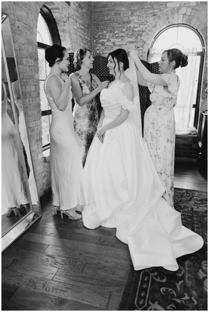 summer-wedding-at-notre-dame