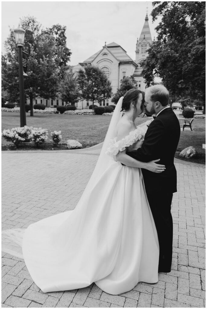 summer-wedding-at-notre-dame