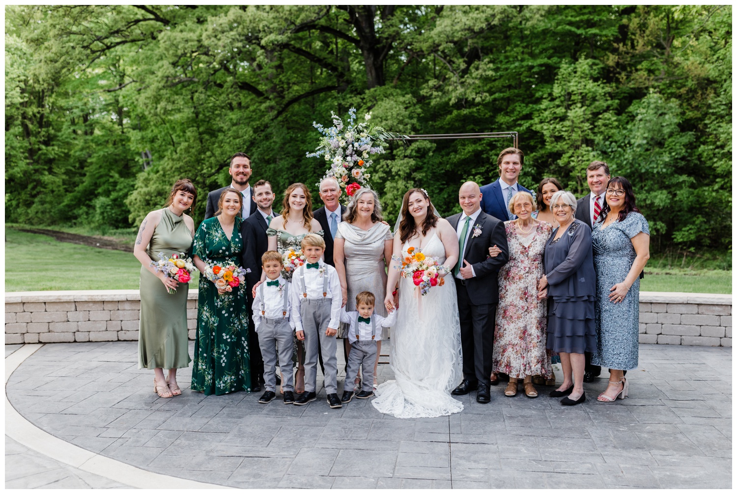 create-seamless-family-photos-on-your-wedding-day