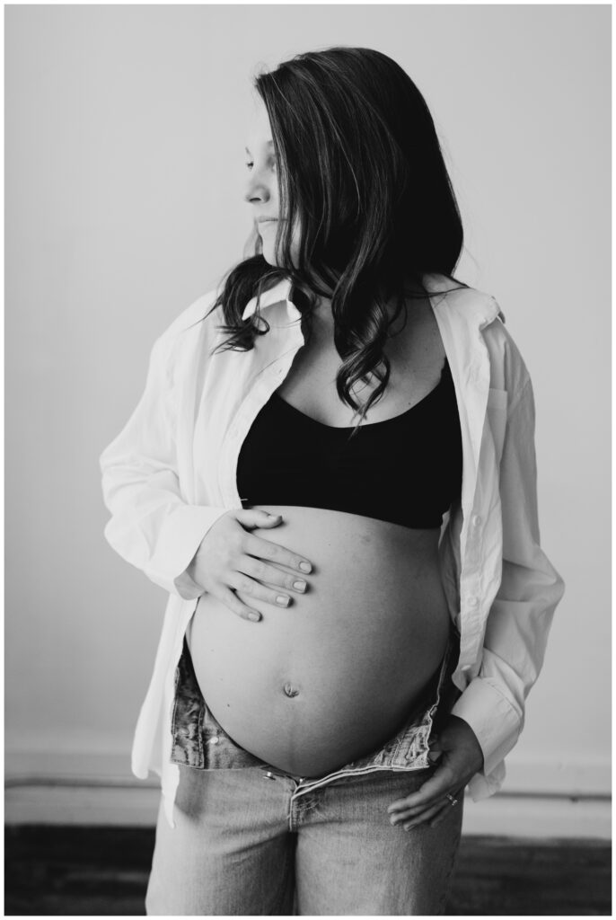 modern-maternity-session-elkhart-indiana