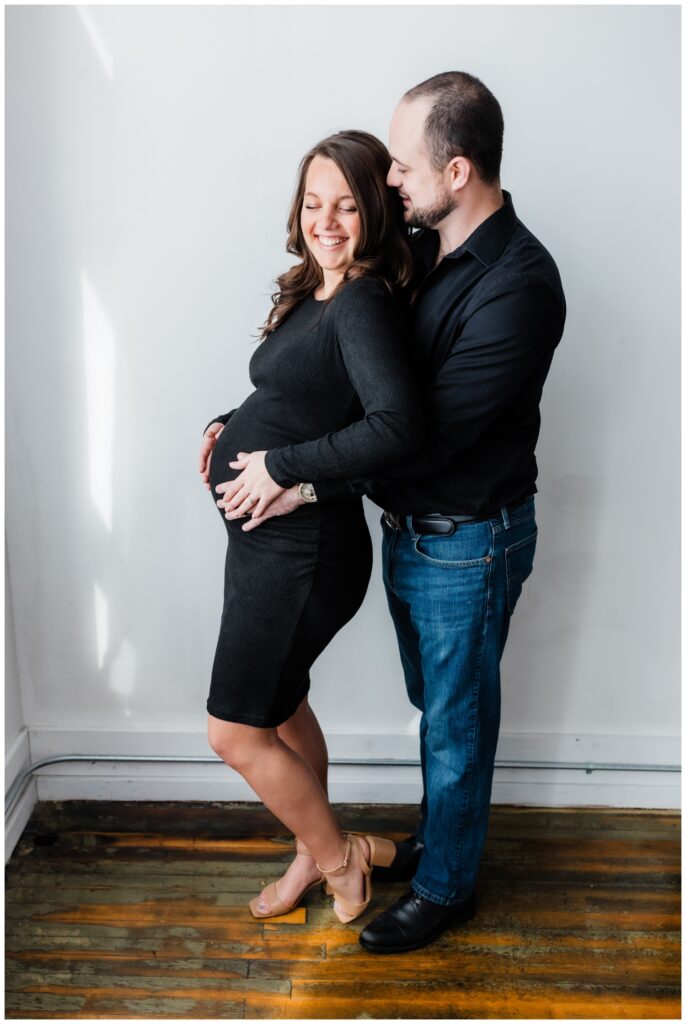 modern-maternity-session-elkhart-indiana