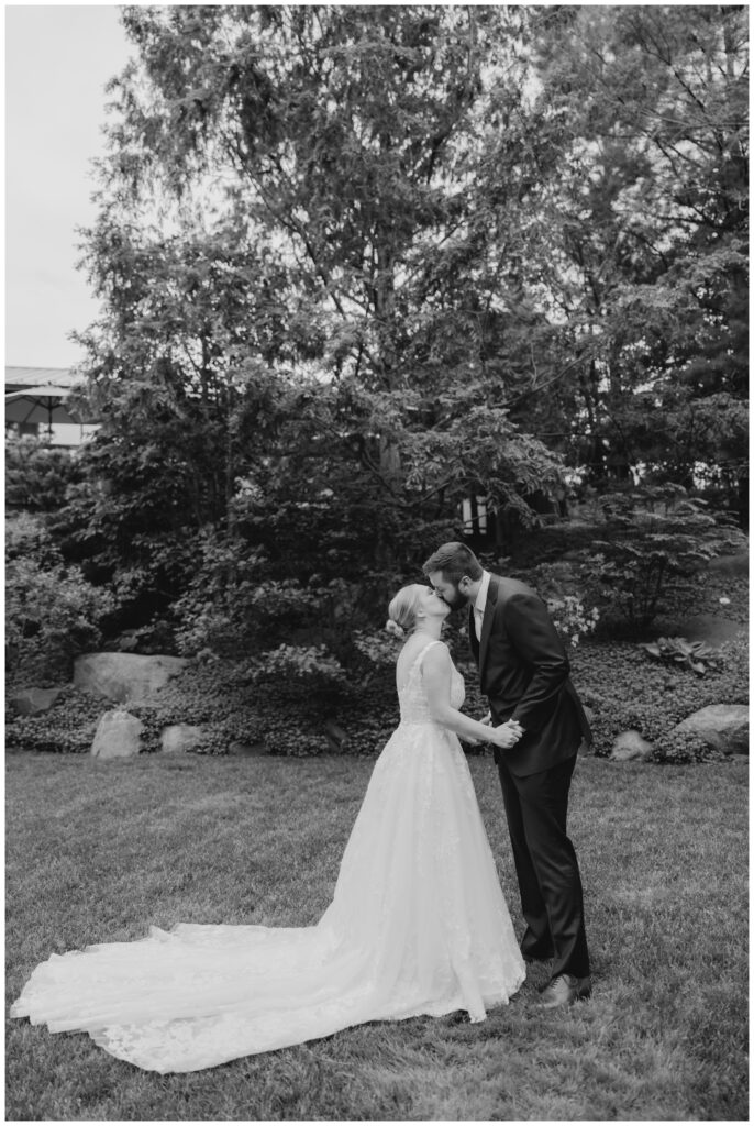 Romantic-Spring-Wedding-at-Anderson-Japanese-Gardens